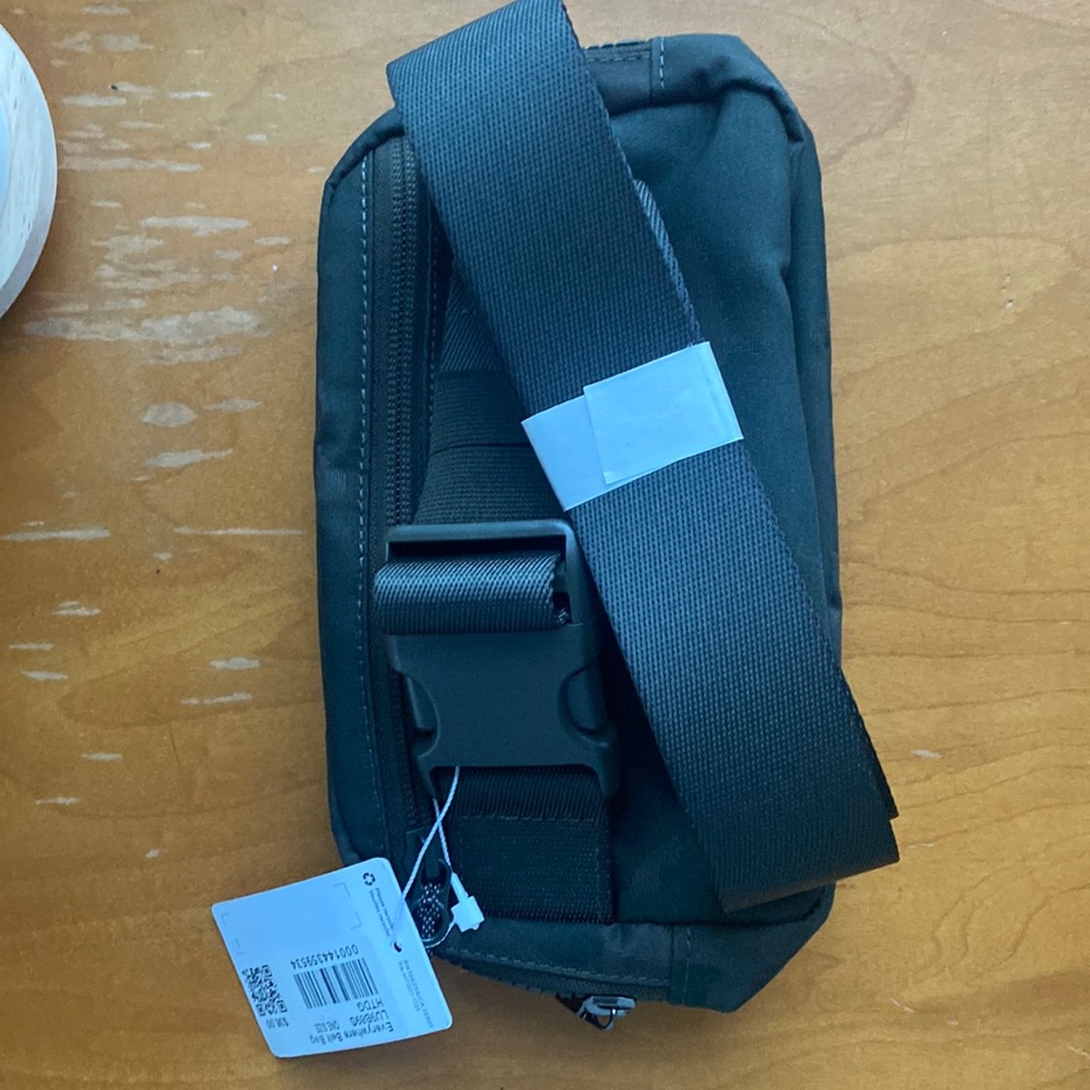 Lululemon Everywhere Belt Bag Camo Crossbody Sling Bag Nwt - Picture 5 of 8